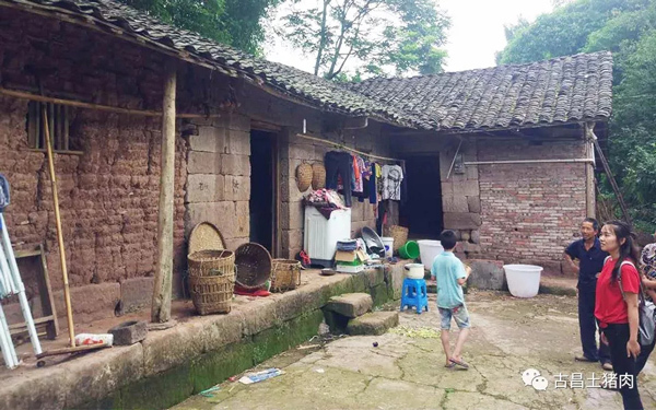 “六一”节助贫困,献爱心,古昌土猪肉愿ta快乐成长 “六一”节助贫困,献爱心,古昌土猪肉愿ta快乐成长