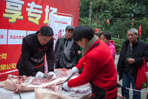 古昌土猪肉第四届刨猪汤隆重举行 古昌土猪肉第四届刨猪汤隆重举行